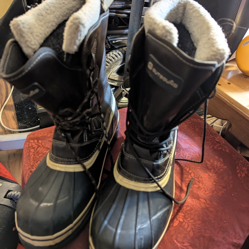 Outbound Mens Sz 12 Insulated Winter Boots Rubber Sole Sherpa Lining Waterproof